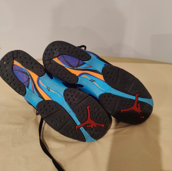 Air Jordans 8 Retro - Picture 4 of 6